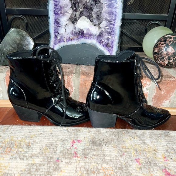 NWOT YRU Patent Aura Boot - Picture 3 of 7